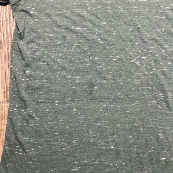 🎁Bella Canvas Green Speckled V-Neck Tee - Picture 2 of 3